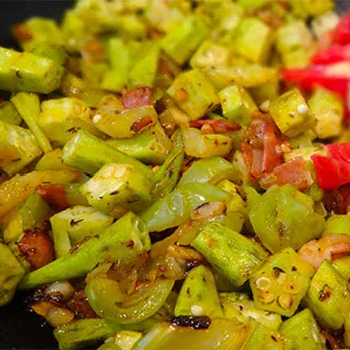 Окра по-луизиански (Louisiana Smothered Okra)