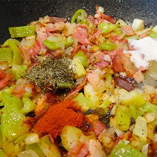 Окра по-луизиански (Louisiana Smothered Okra)