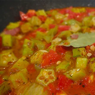 Окра по-луизиански (Louisiana Smothered Okra)