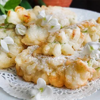 Оладьи с цветами акации (Beignets de Fleurs d'Acacia)