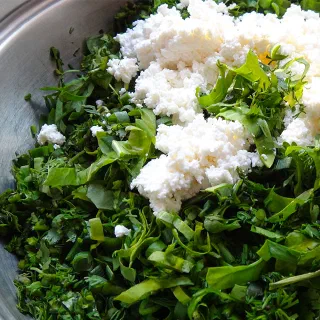 Отлу гёзлеме – турецкие лепешки с зеленью (Turkish Flat Bread with Herbs – Otlu Gozleme)