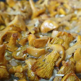 Паста с лисичками (Pasta Farfalle with Chanterelles)