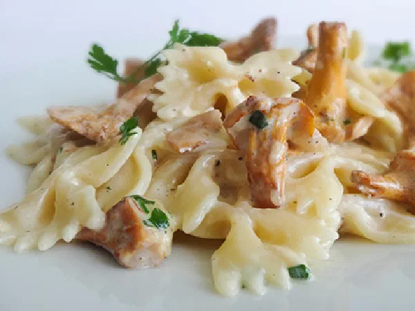 Паста с лисичками (Pasta Farfalle with Chanterelles)