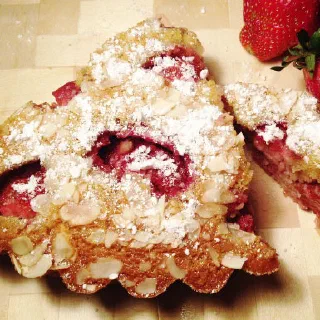 Пирог из семолины с клубникой (Semolina Cake with Strawberries)