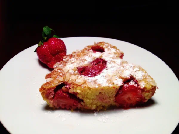 Пирог из семолины с клубникой (Semolina Cake with Strawberries)