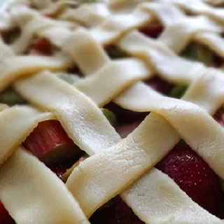 Пирог с ревенем и клубникой (Rhubarb and Strawberry Pie)