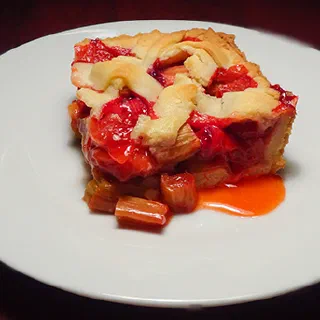 Пирог с ревенем и клубникой (Rhubarb and Strawberry Pie)