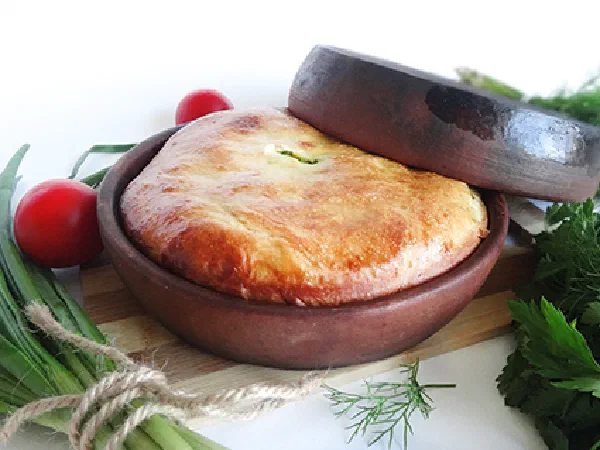 Пирог с черемшой, яйцами на кеци (Wild Garlic and Eggs Pie in Ketsi)
