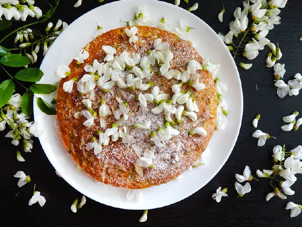Пирог с цветами акации и миндалем (Acacia Flowers and Almond Cake)