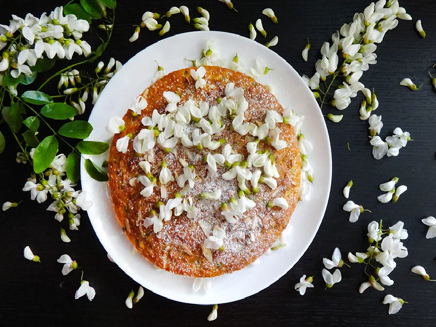 Пирог с цветами акации и миндалем (Acacia Flowers and Almond Cake)