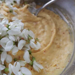 Пирог с цветами акации и миндалем (Acacia Flowers and Almond Cake)