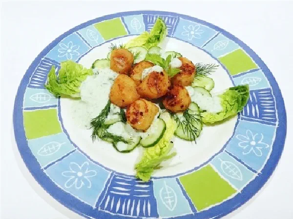 Пряные гребешки в йогуртовом соусе с мятой
