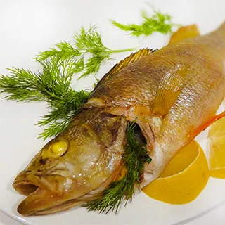 Речной окунь запеченный в чешуе (River Bass Baked in Scales)