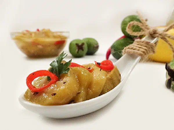 Релиш из фейхоа к запеченной свиной грудинке (Feijoa Relish and Roasted Pork Belly)