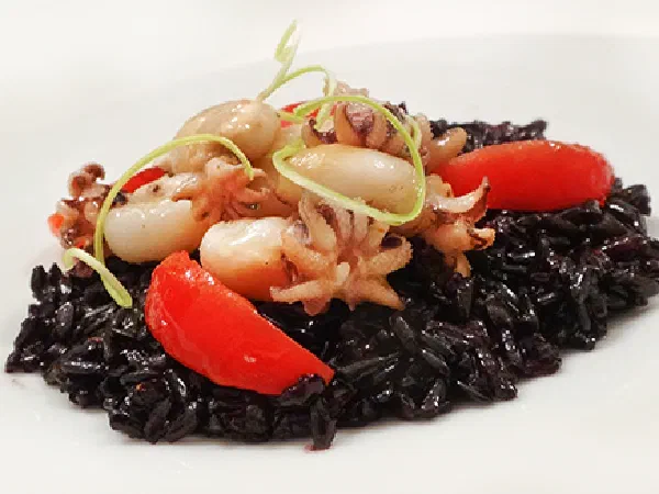 Ризотто из чёрного риса с каракатицей (Black Rice Risotto with Cuttlefish)