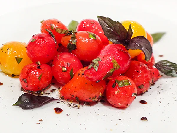 Салат из голеньких помидоров (Naked Cherry Tomato Salad)