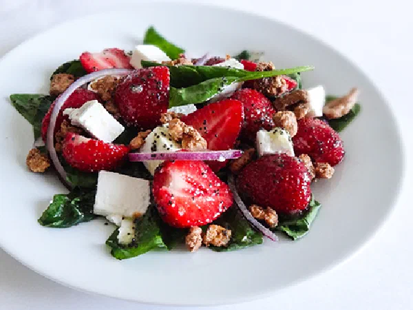 Салат из клубники с маковой заправкой (Strawberry Salad with Poppy Seed Dressing)