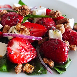 Салат из клубники с маковой заправкой (Strawberry Salad with Poppy Seed Dressing)