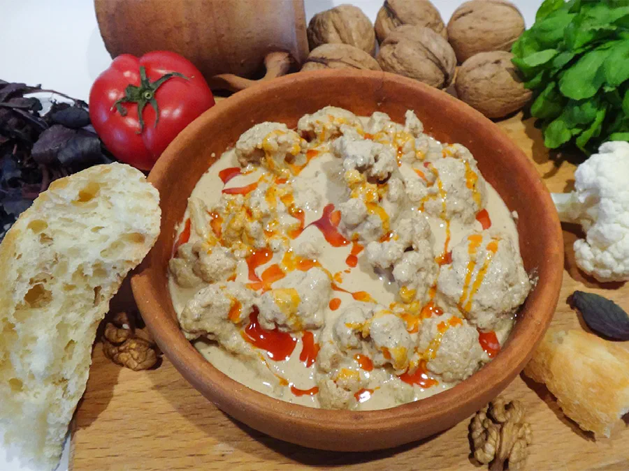 Сациви из цветной капусты (Georgian Cauliflower Satcivi)