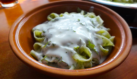 Лапша для лагмана с белым соусом