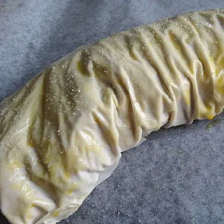 Штрудель из теста фило с яблоками и сливами (Strudel of Filo Pastry)
