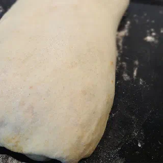 Скачча рагузана с луком, томатами и моцареллой (Scaccia – Scacce Ragusane)