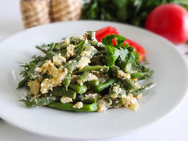 Стручковая фасоль с яйцом