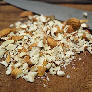 Суп султана: жареные баклажаны и миндаль (Roasted Aubergine Soup with Almonds)
