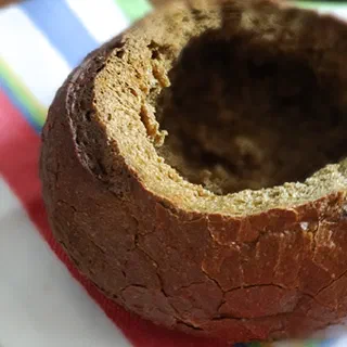 Сырный суп в хлебном горшочке (Cheese Soup in Bread Bowl)