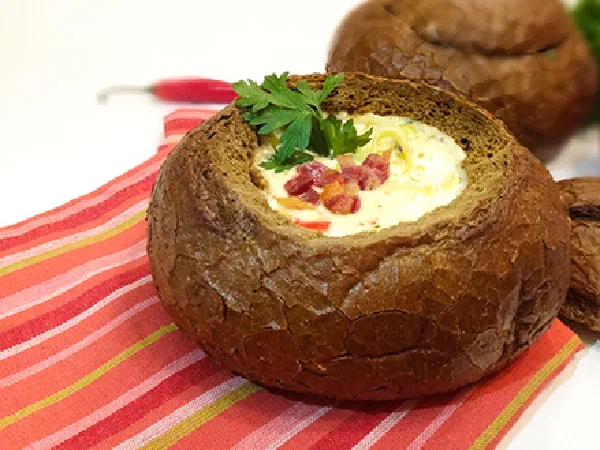 Сырный суп в хлебном горшочке (Cheese Soup in Bread Bowl)