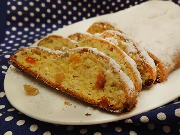 Творожный штоллен с ромом, изюмом и курагой (Quark Stollen)