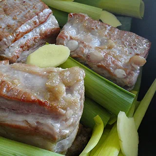 Тясю: тушеная свиная грудинка (Braised Pork Belly – Chashu )