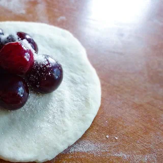 Вареники дрожжевые с вишней (Vareniki with Cherry)
