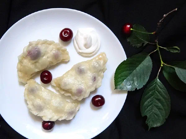 Вареники дрожжевые с вишней (Vareniki with Cherry)