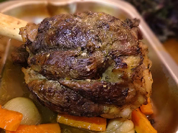 Запеченная говяжья рулька (Roast Beef Shank)