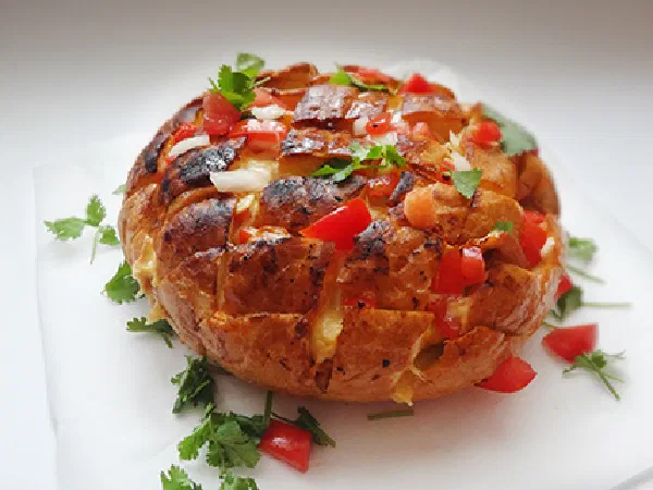 Запеченный хлеб с курицей и чипотле (Mexican Pull Apart Bread)