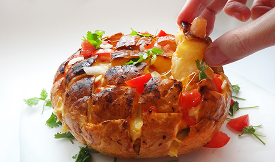 Запеченный хлеб с курицей и чипотле (Mexican Pull Apart Bread)