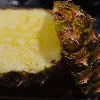 Запечённый ананас с кремом (Pina Al Horno Con Natillas)