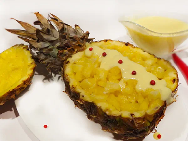 Запечённый ананас с кремом (Pina Al Horno Con Natillas)