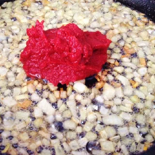 Зеленый борщ со щавелем (Green Borscht with Sorrel)