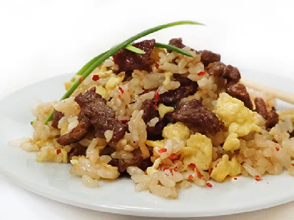 Жареный рис с говядиной (Beef Fried Rice)