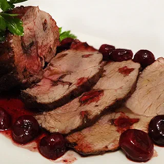 Жаркое: телятина с вишнями (Veal with Cherries)