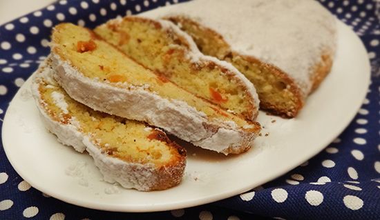 Творожный штоллен с ромом, изюмом и курагой (Quark Stollen)