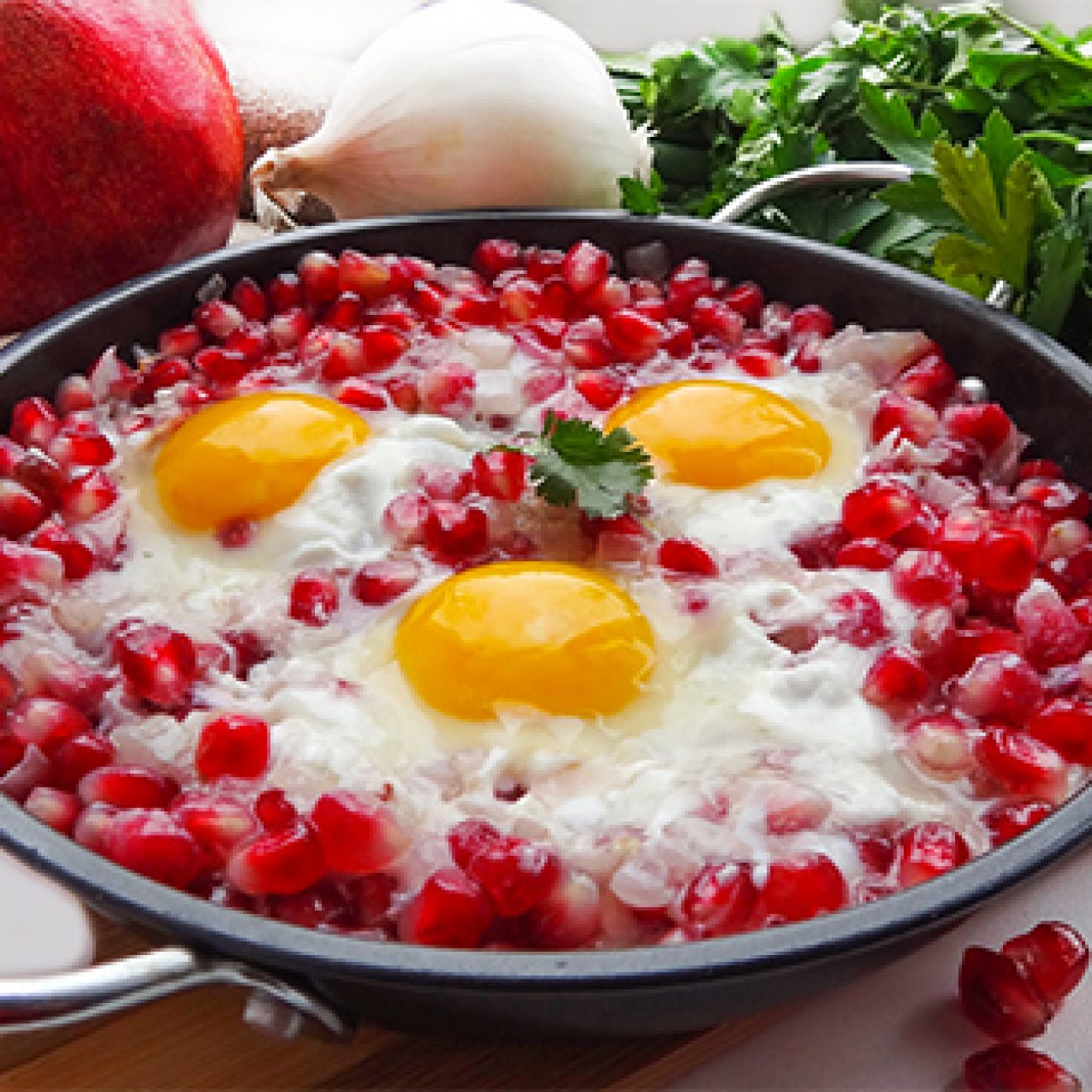 Нар нумры – азербайджанская яичница с гранатом (Azeri Sunny Side Up Eggs  with Pomegranate – Nar numru) - Вкусные заметки