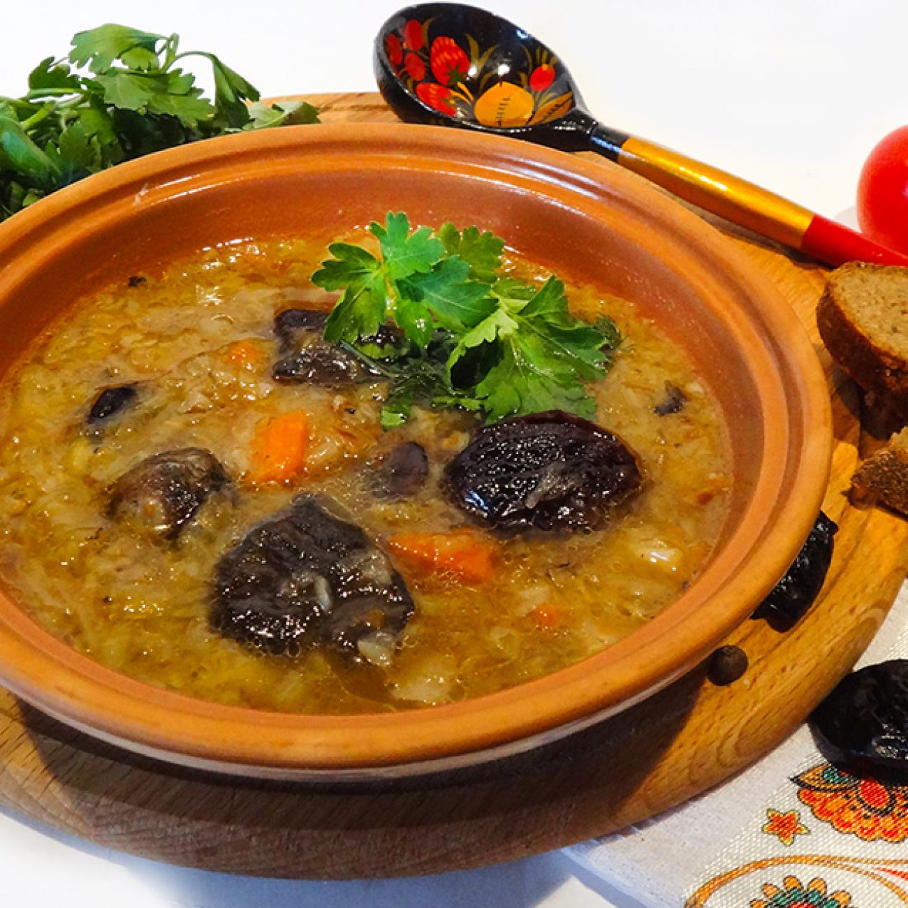 Постные щи (Shchi — Mushroom Vegetable Soup)