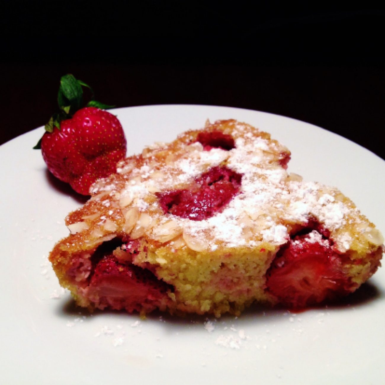 Пирог из семолины с клубникой (Semolina Cake with Strawberries)