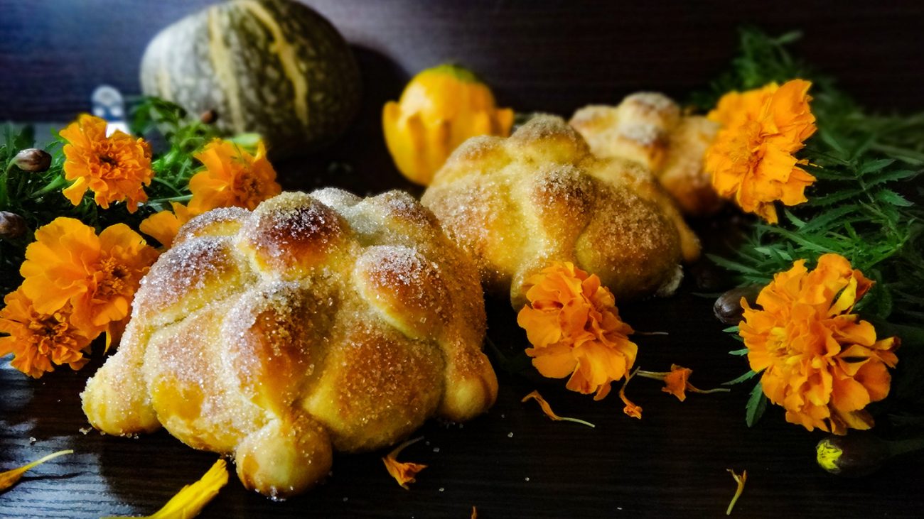 Хлеб мёртвых (Pan de muerto)