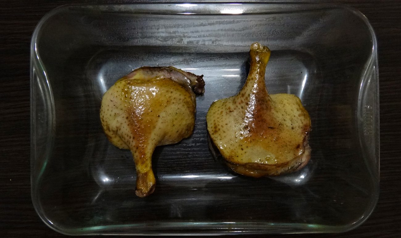Сколько курица в духовке готовится при 180. Утиные ноги. Форма для запекания курицы.