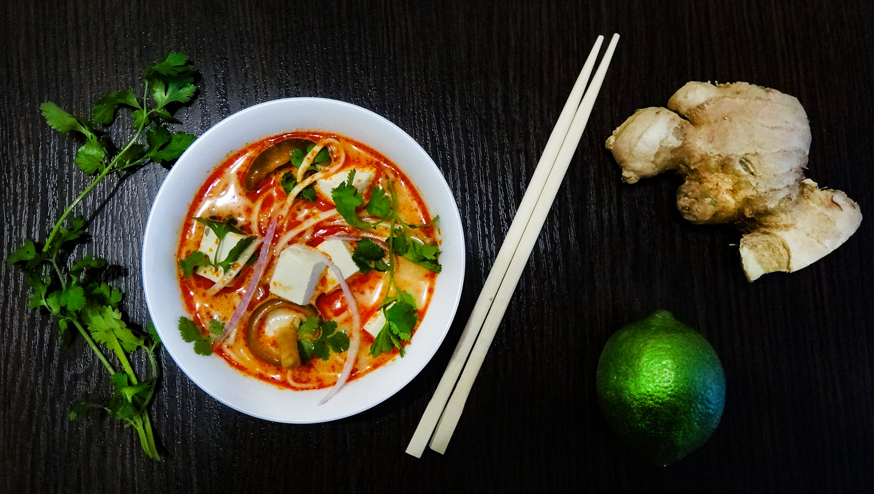 Суп с карри, лапшой, шиитаке и тофу на кокосовом молоке (Coconut Curry  Noodle Soup)