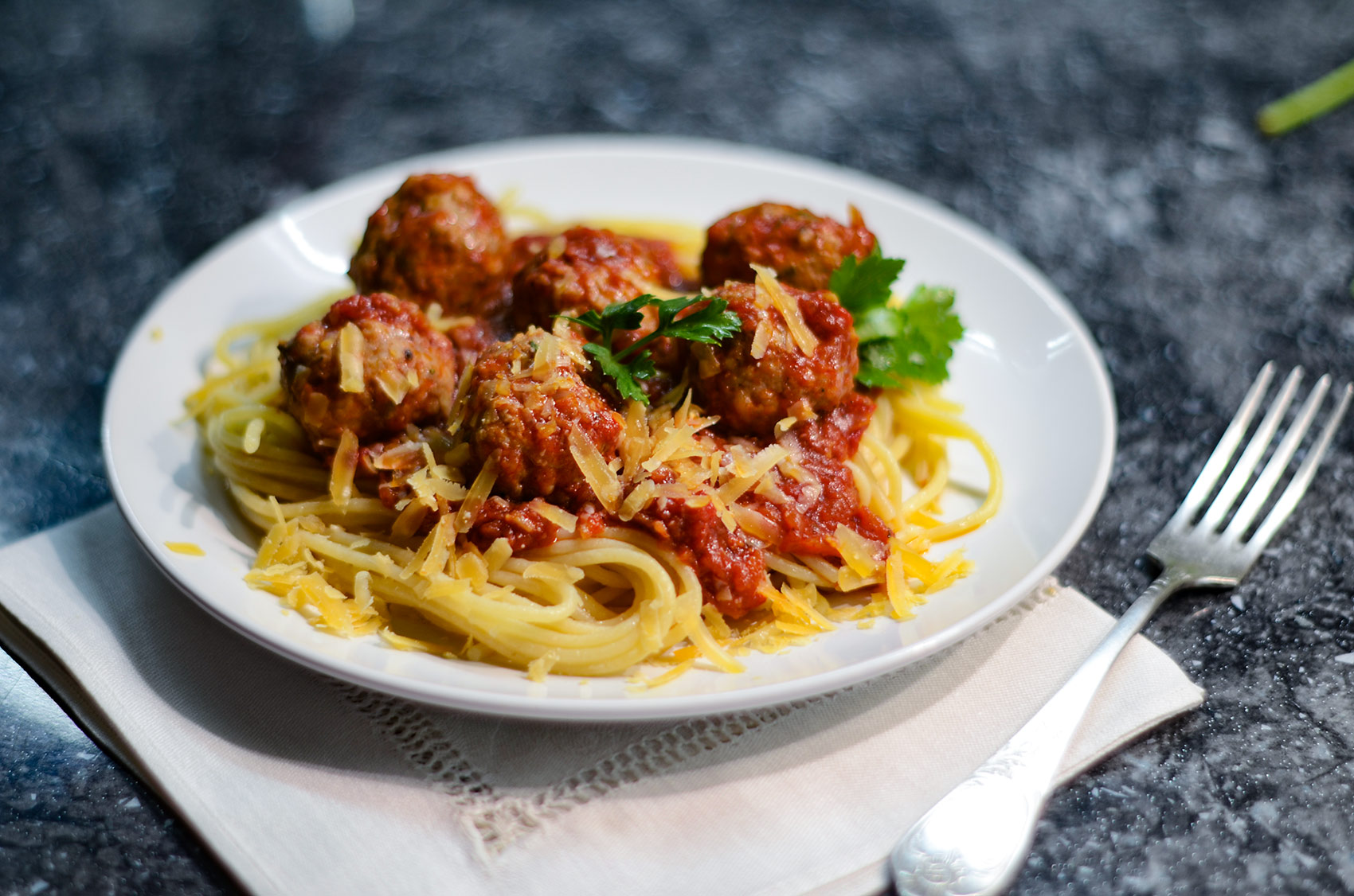 Спагетти с фрикадельками , пошаговый рецепт на ккал, фото, ингредиенты - Александра